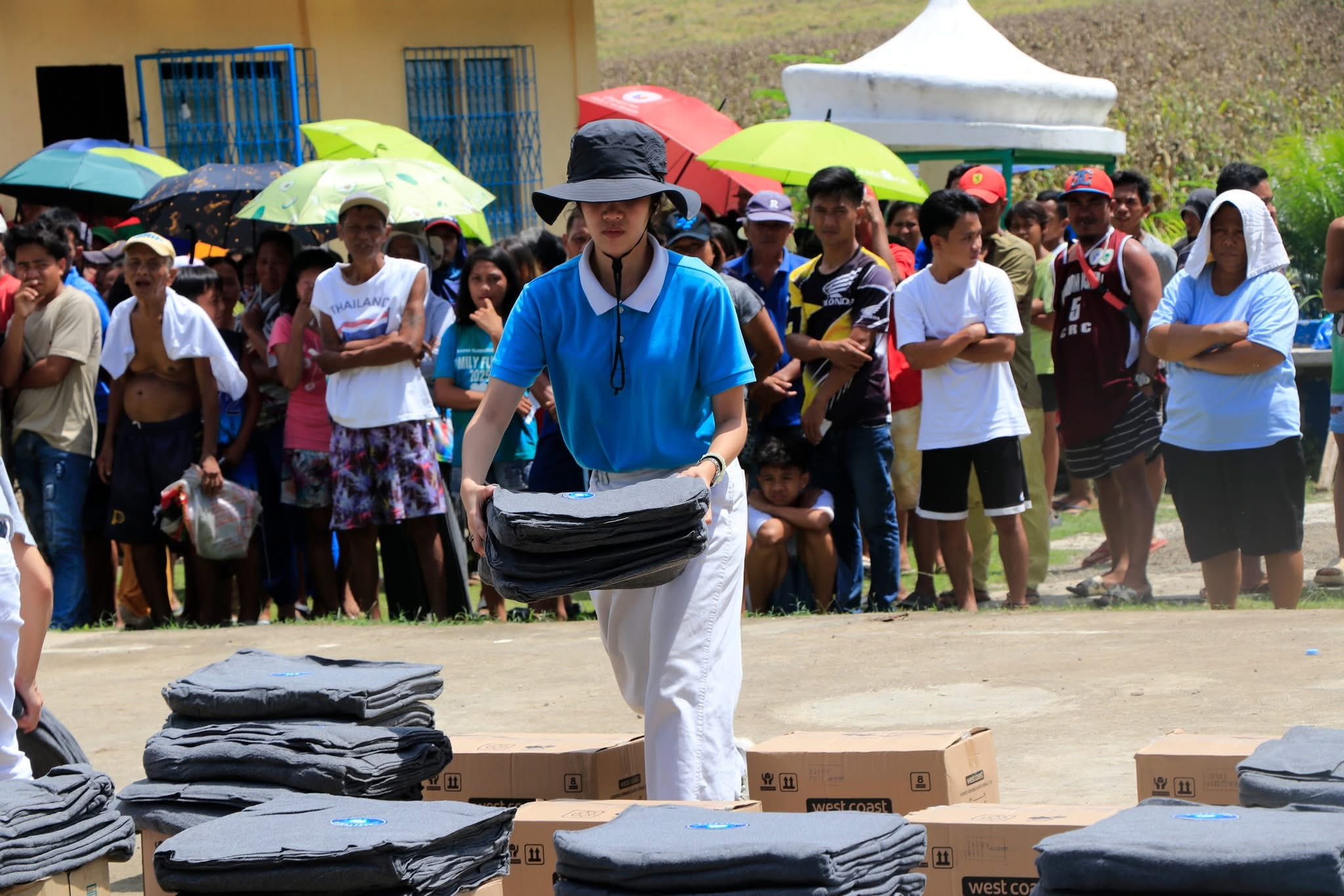 Preparing Tzu Chi blankets at a relief distribution event