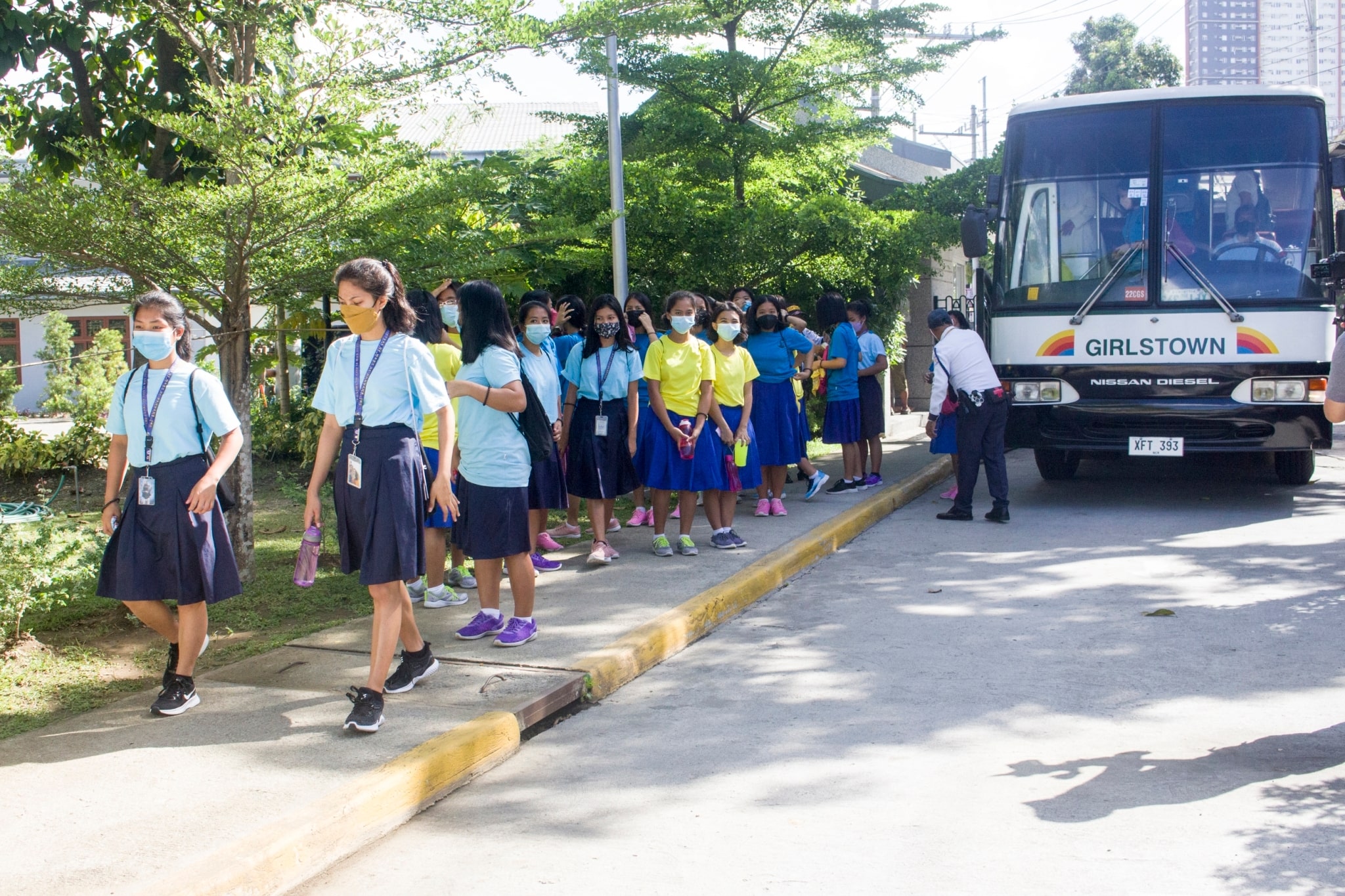 On March 29, the students of Girlstown visited the Buddhist Tzu Chi Eye Center in Sta. Mesa, Manila, for their regular checkups and free reading glasses.【Photo by Matt Serrano】