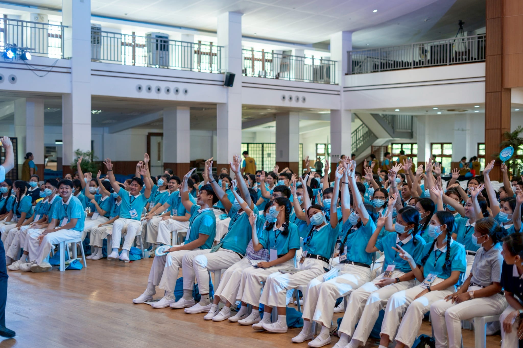 Scholars signify their commitment to return to Tzu Chi and volunteer after graduating. 