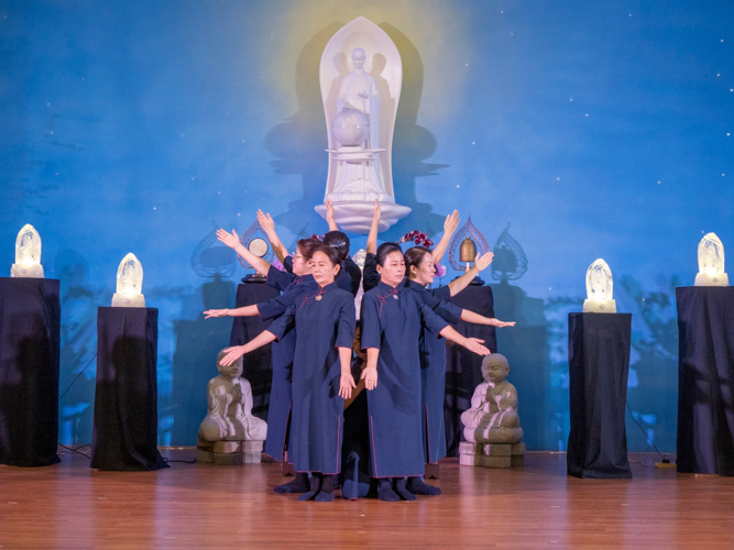 Tzu Chi commissioners perform portions of the Sutra of Immeasurable Meanings.