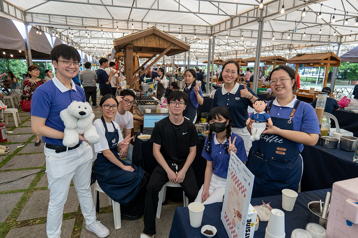 Bringing youthful energy and enthusiasm, Tzu Chi Youth members pause for a snapshot while inviting bazaar-goers to support their stall.
