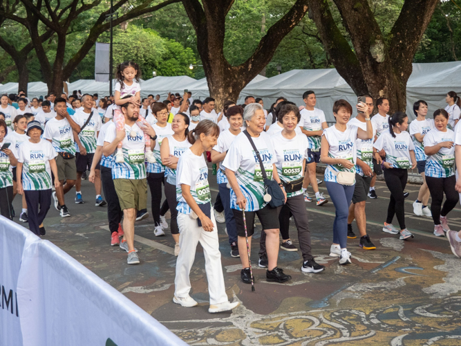 And they’re off! Tzu Chi’s first Charity Run for Education on July 21 at the University of the Philippines, Diliman, Quezon City, attracted 6,000 participants of all ages in its 1K, 3K, 5K, and 10K race categories.