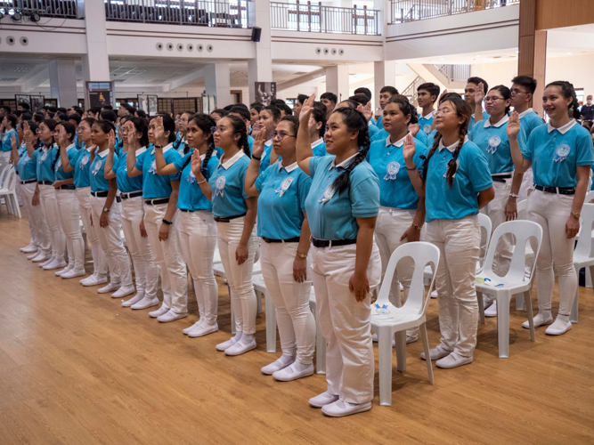 Graduating scholars pledge their loyalty and commitment to Tzu Chi’s mission, vision, and values as proud alumni of the Educational Assistance Program of Buddhist Compassion Relief Tzu Chi Foundation, Philippines.