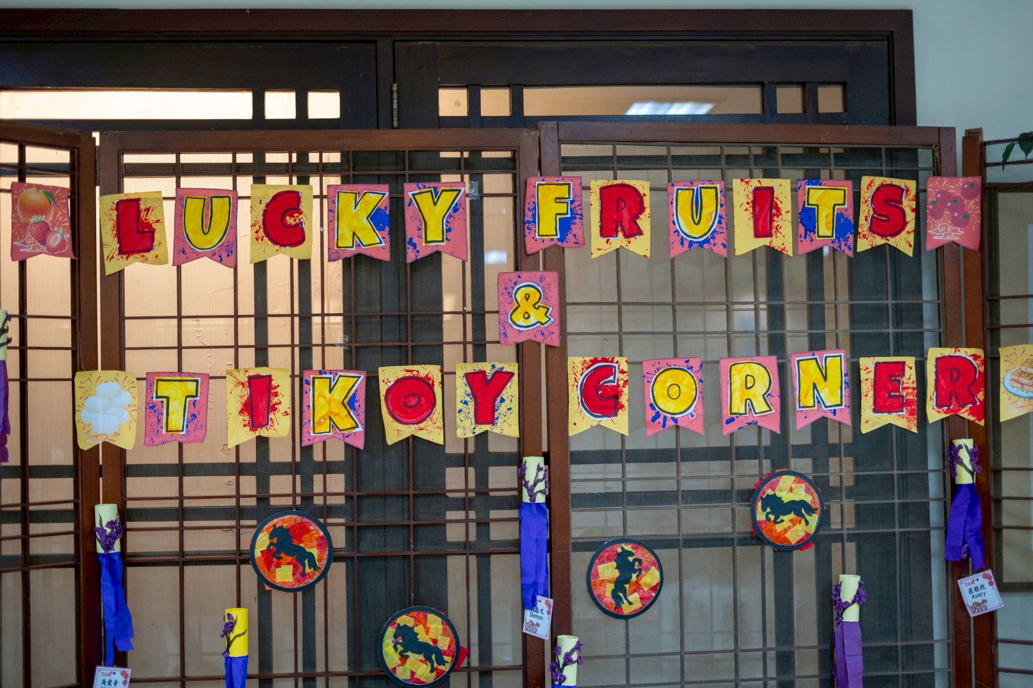 The stalls showcased different handmade crafts created by the students.