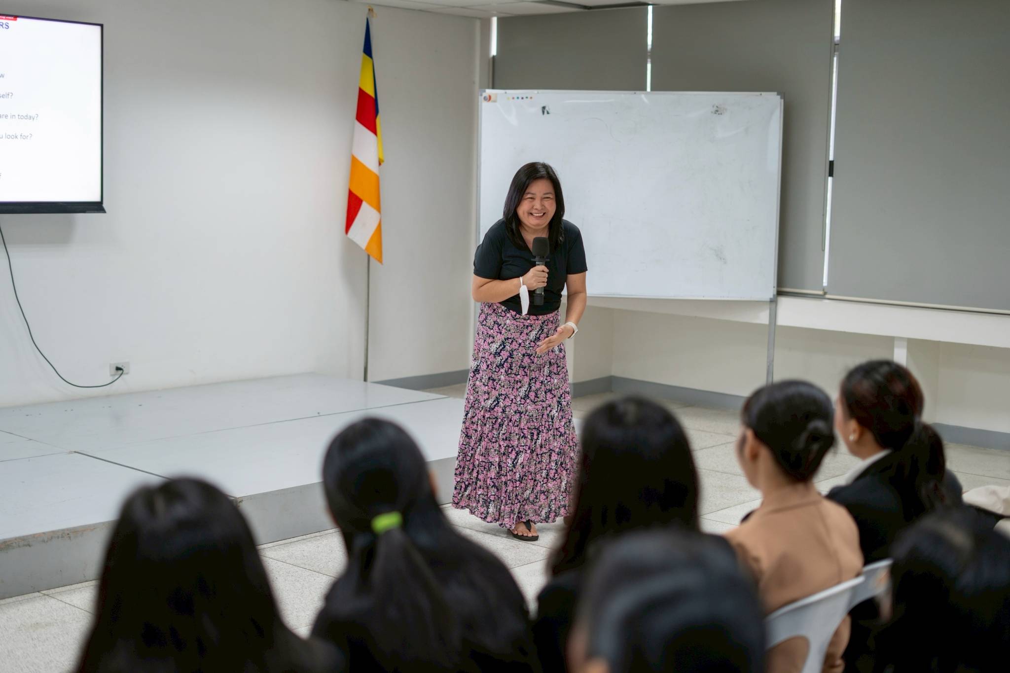 Tensions eased as a volunteer interviewer shared lighthearted tips and cracked a few jokes.