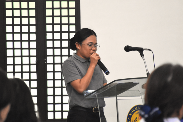 Roxanne Dayata, former Tzu Chi scholar and now project assistant at Tzu Chi Palo, thanked Leyte Normal University for shaping her as a student, and Tzu Chi for supporting her education and values formation.