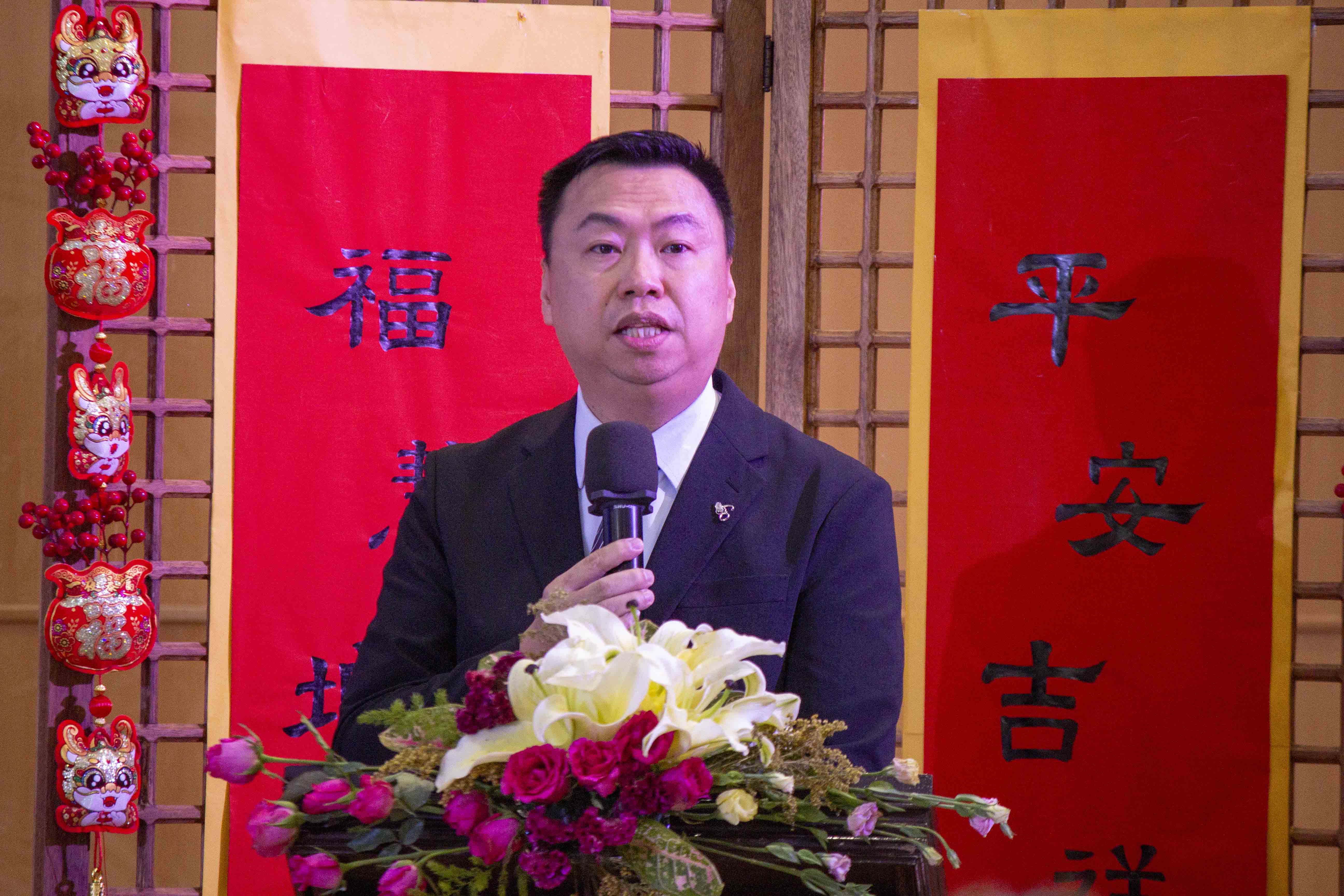 Tzu Chi’s year-end report was delivered in Chinese by Tzu Chi volunteer Wilson Hung. 