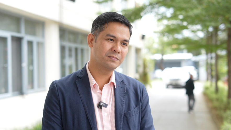 “Tzu Chi Foundation and the Philippine Normal University share the same vision and that is to help our students graduate and have a degree and become competitive in this world for jobs and opportunities also to help others,” says Denmark Yonson, vice president of Student Success and Stakeholder Services in Philippine Normal University.