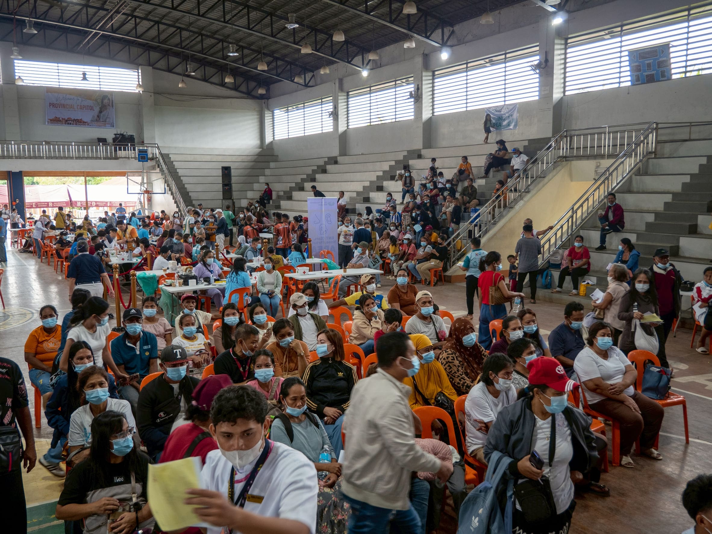 Day 1 of Tzu Chi’s 283rd medical mission was a busy one, with over 1,600 patients seeking consults and treatments in general medicine.