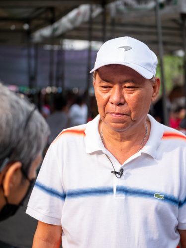 “The Tzu Chi Foundation really loves Barangay 310,” says Barangay Chairman Roland Gacula. “Thank you for your help.”【Photo by Daniel Lazar】