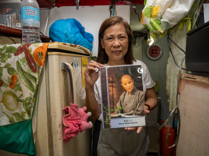 Esther Co Yu keeps a photo of Dharma Master Cheng Yen in her home. “Thank you, Master Cheng Yen, for the kindness you and your volunteers have shown us.” 【Photo by Harold Alzaga】