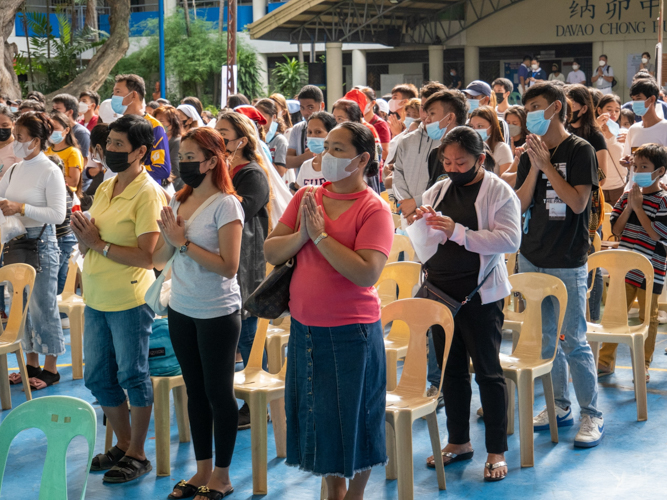 Medical mission beneficiaries join their palms together in gratitude for the treatments and medicines they’re about to receive from the medical mission. 【Photo by Matt Serrano】