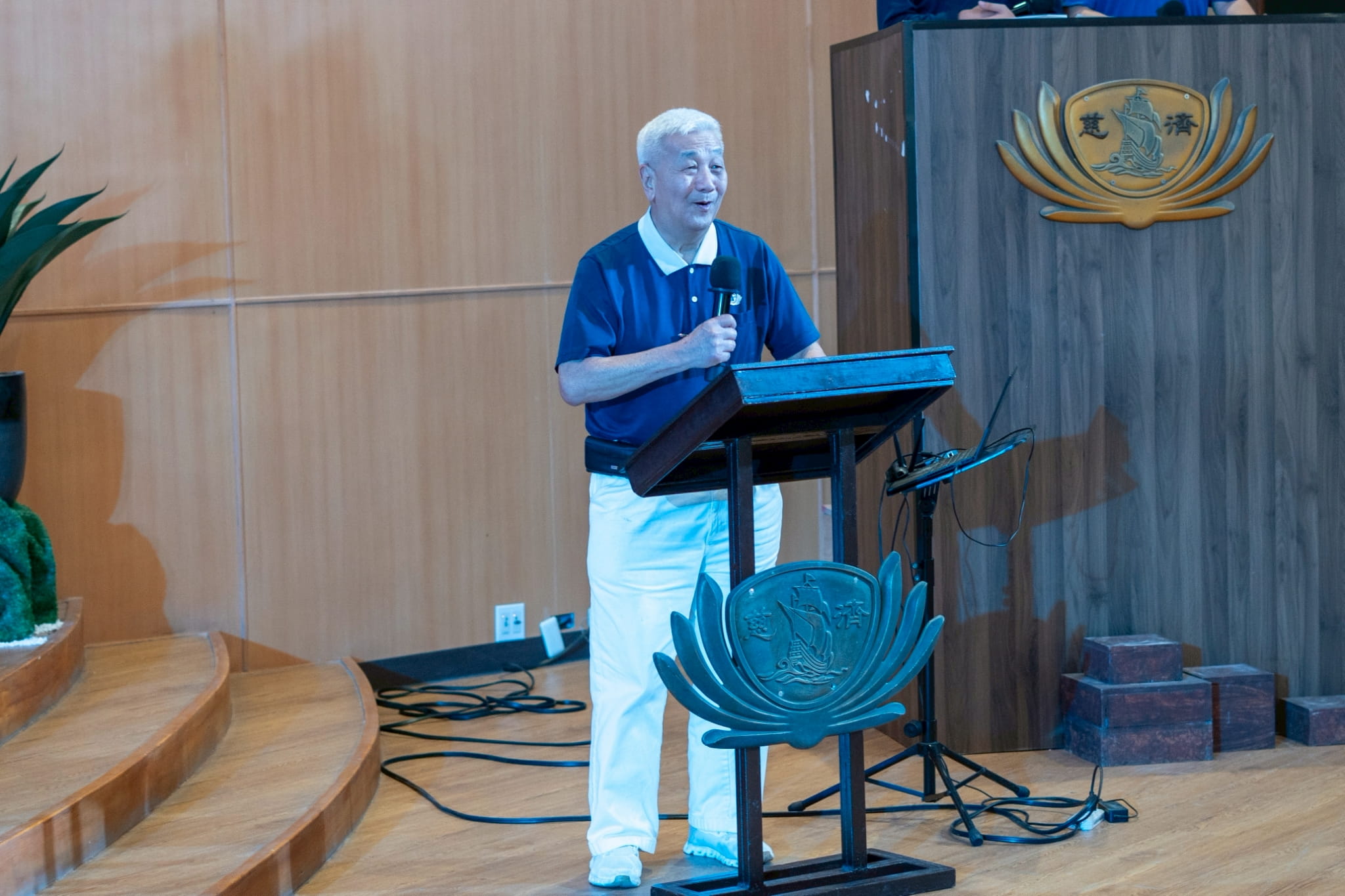 Tzu Chi Philippines CEO Henry Yuñez announces cash incentives for scholars who graduate with Latin honors. Cum laude graduates will each receive P3,000; magna cum laude graduates will get P5,000 each; and the lone summa cum laude will receive P10,000. 
