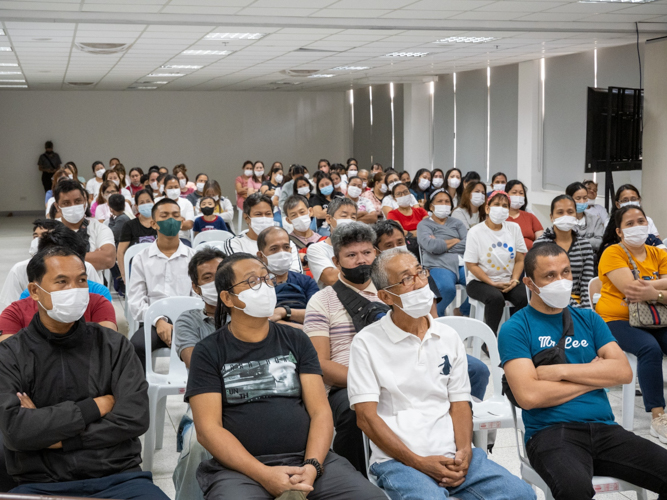 Parents of scholars listen during their own Humanity Class on environmental protection. 【Photo by Marella Saldonido】