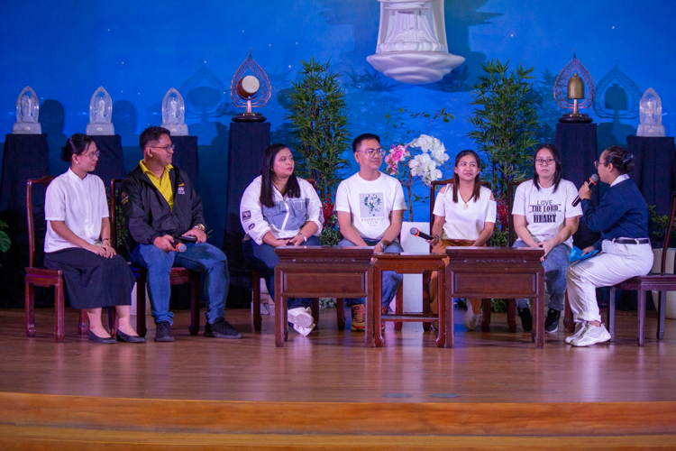 OIC for Tzu Chi’s Volunteer Development and Mission Support Department Cherrie Rose Ang (first from right) leads a discussion on life after a Tzu Chi scholarship with Tzu Chi scholar alumni (from left) Daniella Macogue, Elvin Mercader, Reynilyn Aranda Torres, Dillon Gonzales, Mary Jane Placer-Bayod, and Cresta Chung.