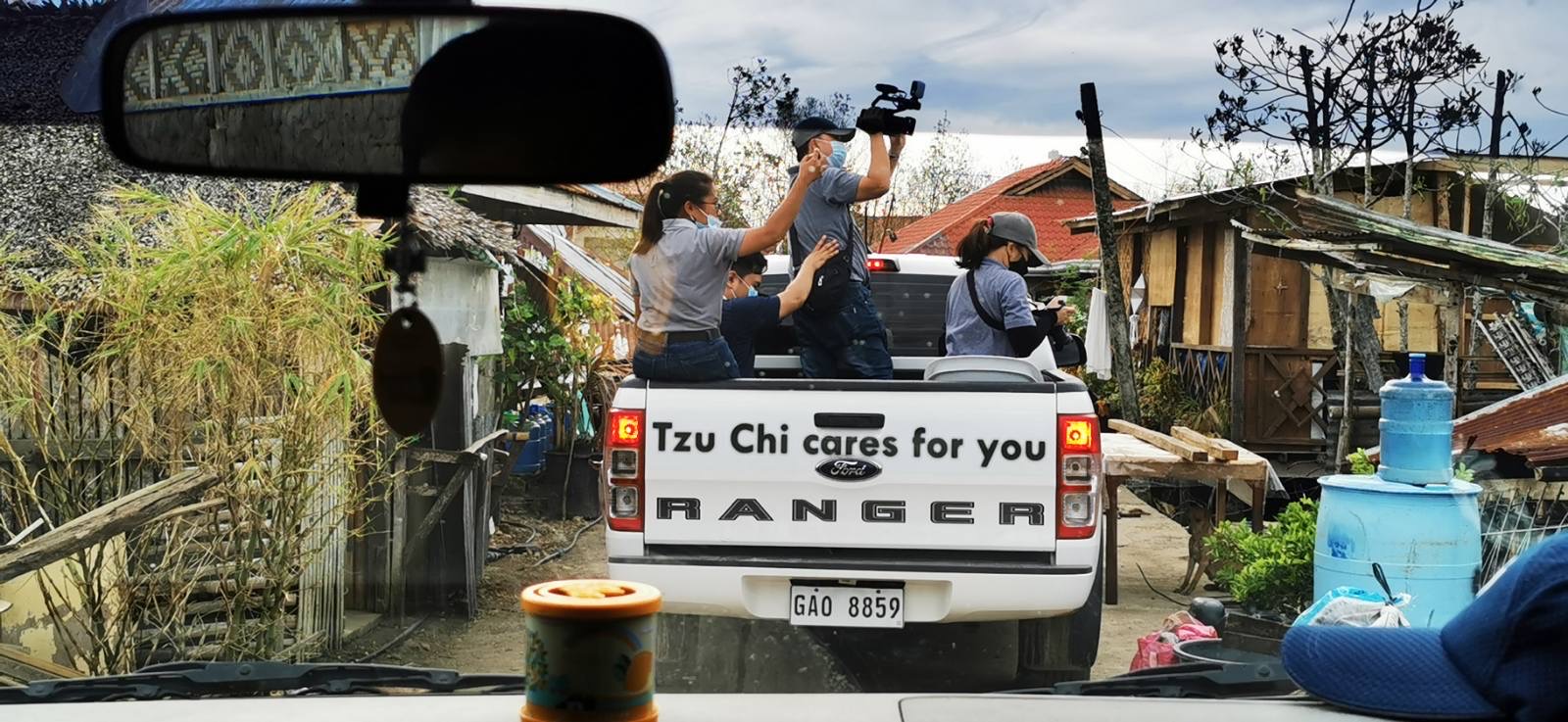 Tzu Chi videographers document devastating scenes in the aftermath of Odette. 【Photo by Johnny Kwok】