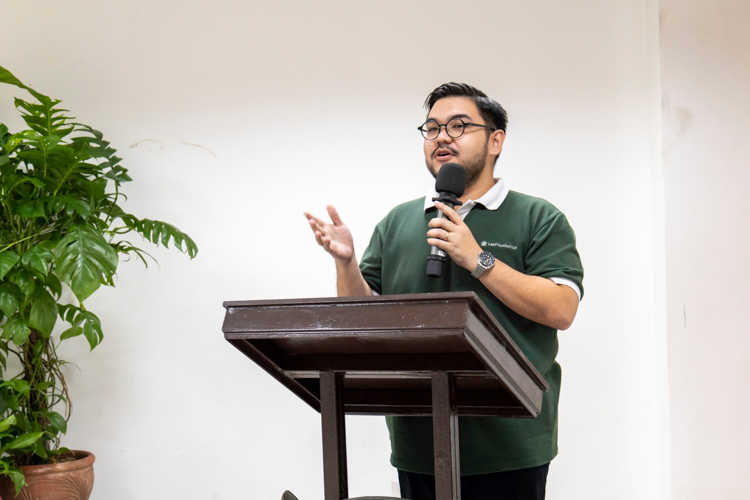 Project Coordinator Carlo Racela says Lao Foundation, Inc. decided to sponsor Batch 10 of Tzu Chi’s caregiving scholars as a way of supporting women, who contribute much to their families, the workplace, and society. “In Lao Foundation, we believe in empowerment through education. Make the most of the opportunity that has been given to you today,” he tells scholars.