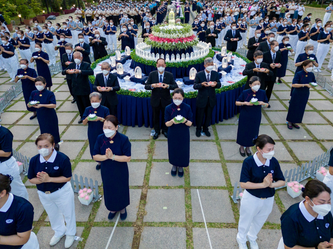 Volunteers lead the Buddha Bathing Ceremony for the 3-in-1 celebration of Buddha Day, Mother’s Day, and Tzu Chi Day on May 14, 2023 at the Buddhist Tzu Chi Campus in Sta. Mesa, Manila. 【Photo by Daniel Lazar】