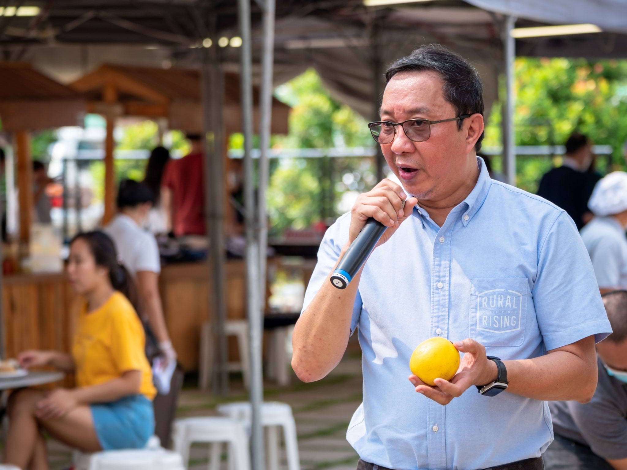 At Fiesta Verde ’22, Ace gives an impassioned speech about the plight of Filipino farmers.【Photo by Daniel Lazar】