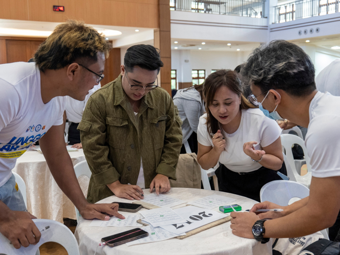 Miguel Gero Mancera (second from left) joins his batchmates in a game of Human Bingo.