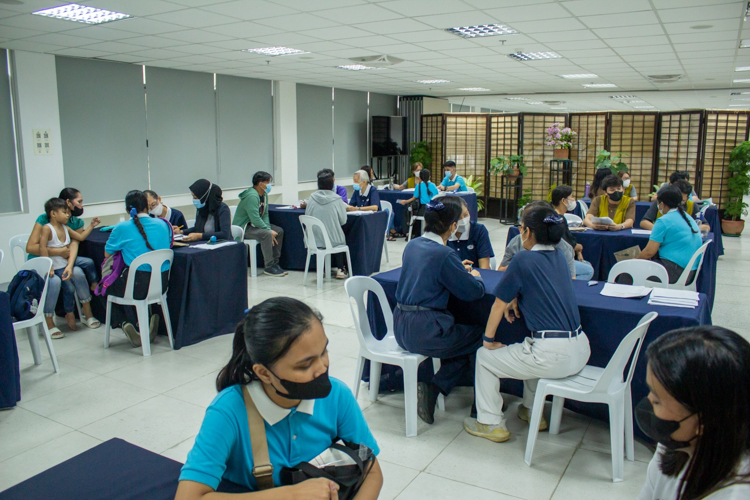 Held annually, reapplication interviews help volunteers gauge the impact of a Tzu Chi scholarship on a student’s life and studies. 【Photo by Marella Saldonido】