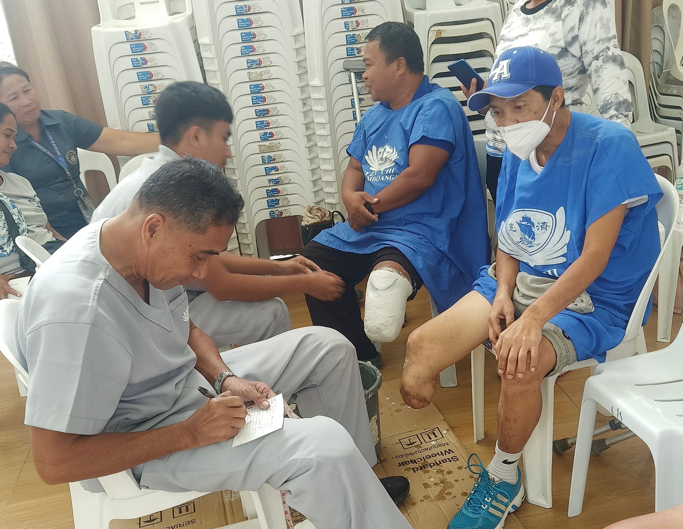 Amputees undergo leg casting and measurements for their artificial limbs courtesy of Tzu Chi Zamboanga. 