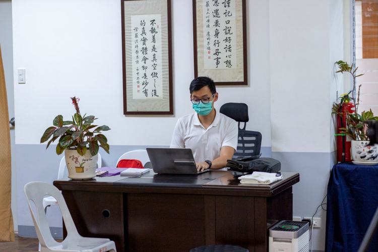 Tzu Chi’s Acupuncture Clinic is open weekly by appointment. Register at https://tinyurl.com/tcphacureg. 【Photo by Harold Alzaga】