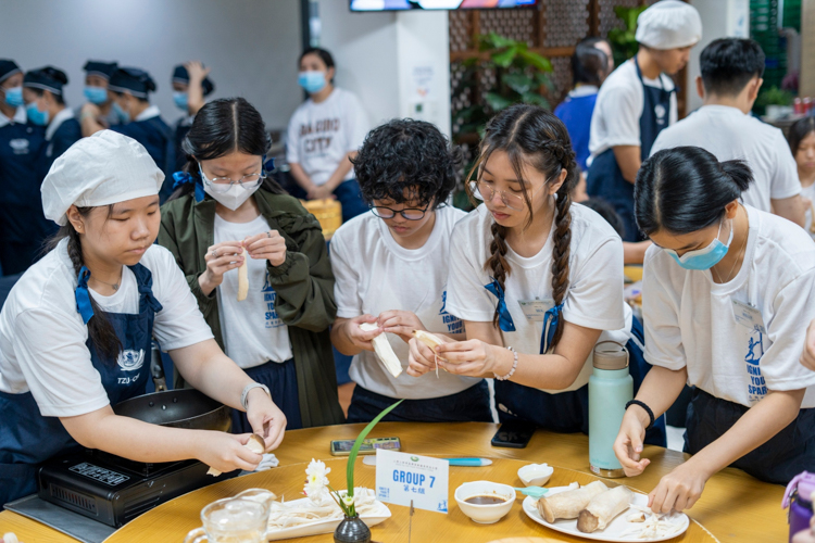 Participants shred an oyster mushroom before they stir-fry it in barbecue sauce. This simple plant-based recipe was taught to them by long-time vegetarian Martina Yeh. 