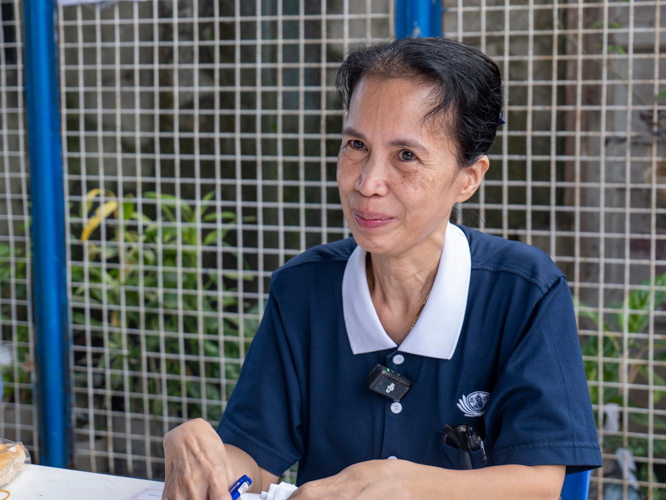 Having experienced major floods in the past, San Mateo resident and Tzu Chi volunteer Rosalinda Legarde is happy to assist Antipolo’s typhoon victims. 