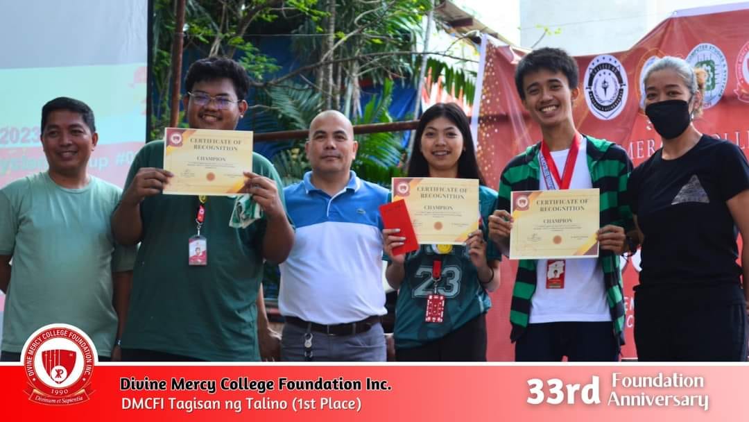Tzu Chi scholar Edrian Delos Reyes (second from right) and his teammates Princess Joy Tolentino (third from right) and Ralph Alec Legaria (second from left) proudly hold up their certificates as overall champions of Tagisan ng Talino, a Quiz Bee-type competition held during the 33rd Foundation Day of their school, Divine Mercy College Foundation, Inc. (Photo from Edrian DeLos Reyes’ Facebook page)