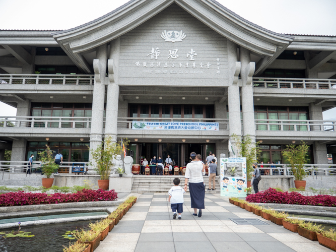 Tzu Chi Foundation in Agno, Quezon City, hosted the grand opening of Tzu Chi Great Love Preschool Philippines. 【Photo by Jeaneal Dando】
