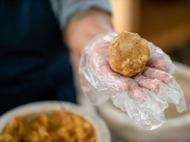 Nilupak na saging is made of mashed saba banana mixed with coconut milk, and coco sugar. 【Photo by Daniel Lazar】