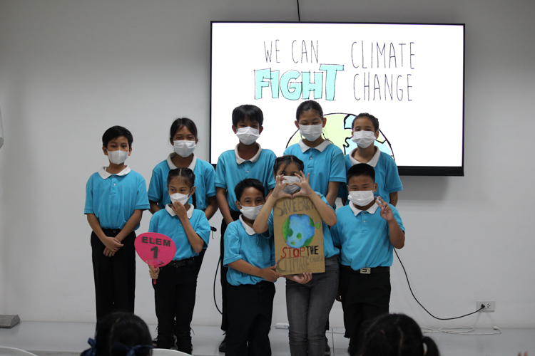 Elementary scholars gather for a group shot after completing a poster on saving the Earth. 【Photo by Kenley Yap Wong】