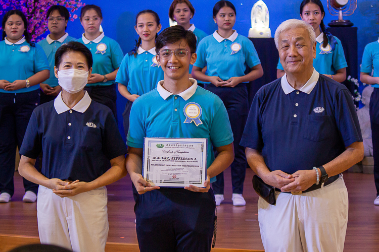 Securing a future through scholarship. Tzu Chi Foundation awards educational assistance certificates every year to qualified students.