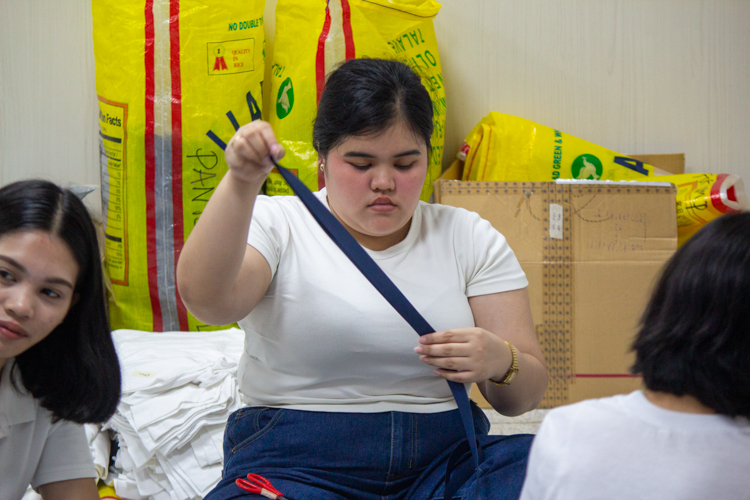 Each ribbon used to tie female scholars’ hair is carefully measured and cut. 