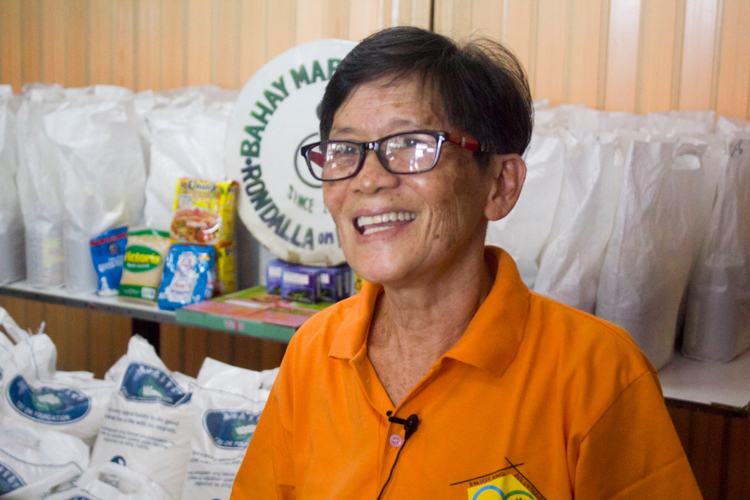 Bahay Mapagmahal’s Lily Balinton is thankful for the rice, groceries, and construction materials she received from Tzu Chi volunteers. 【Photo by Matt Serrano】