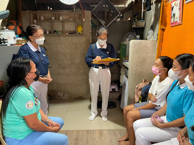 Cebu and Manila volunteers conduct home visit interviews to new Tzu Chi scholars in Brgy. Pulpogan, Consolacion, Cebu. 【Photo by Jeaneal Dando】