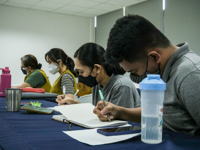 Tzu Chi staff do a writing exercise during their online Mandarin class. 【Photo by Matt Serrano】