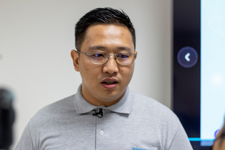 “It feels better to give than to receive,” says Leo Villanueva. “Tzu Chi didn’t just help me; it gave me the experience of being able to help others.”   【Photo by Matt Serrano】