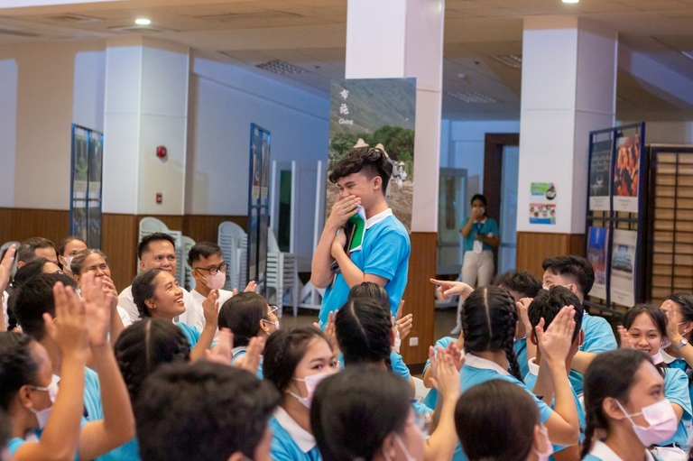 Gabriel Zarceno from Iloilo (standing) is recognized as the Most Active Scholar of the 2024 Tzu Chi Scholars’ Camp.