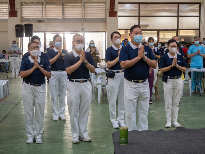 Tzu Chi volunteers lead the opening prayer.