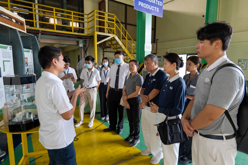 Second from left: Chemical engineer Ace Angeles, Tzu Chi Partnerships Officer Clifford Co, Tzu Chi Program Officer Lineth Brondial, along with Tzu Chi volunteers Johnny Kwok, Woon Ng, and David Weng listen to the explanation of how Irradiation works at the DOST-PNRI  Electron Beam Irradiation Facility (EBIF).