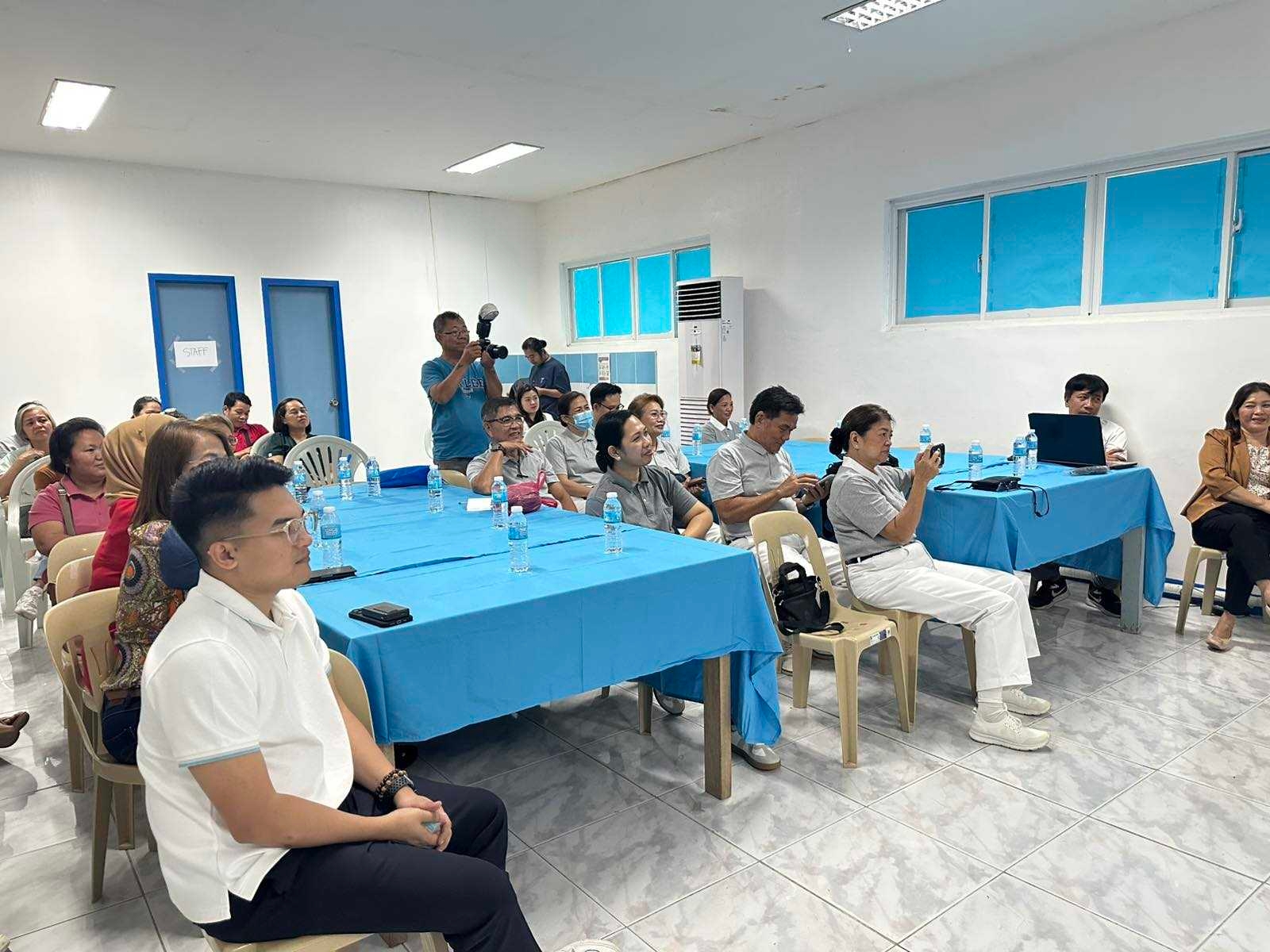 Tzu Chi volunteers, staff, Ziga Memorial Hospital representatives, and guests from the Provincial Government of Albay gather for the simple turnover ceremony.