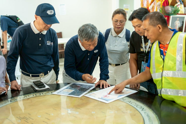 Tzu Chi volunteers coordinate with the local government unit in Nangka, Consolacion, Cebu