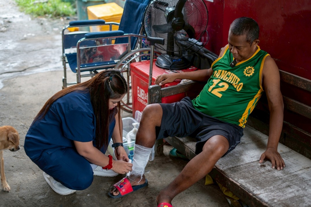 The training Venus Telecio received from Tzu Chi’s caregiving class now allows her to provide proper care for her husband.