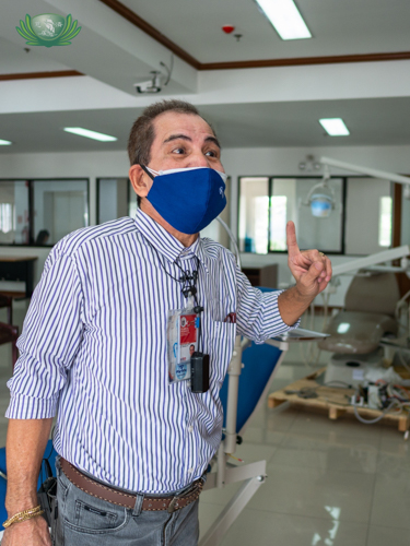 Marikina dentist, Dr. Jose Ebuen Velasco talking about dental care during the pandemic【Photo by Daniel Lazar】