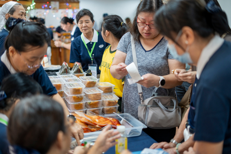 Guests enjoyed exploring the booths and goods offered by Fiesta Verde 2024's 92 exhibitors.