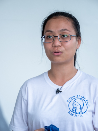 “It delights me that I can now see my surroundings clearly. I will no longer suffer from poor eyesight,” says Grade 12 student Louisse May Tibirio. 【Photo by Daniel Lazar】