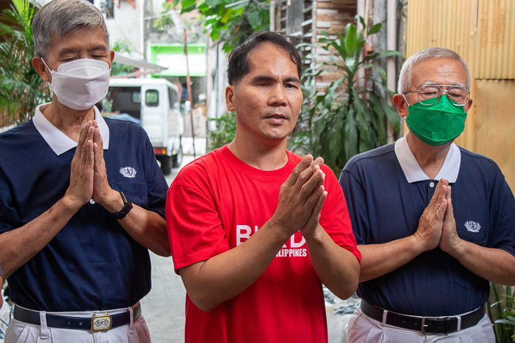 “When it comes to helping people, Tzu Chi really finds a way to reach those in need like people with disabilities like us,” says Blind Republic Philippines President Ramir Sayson (center).  【Photo by Marella Saldonido】