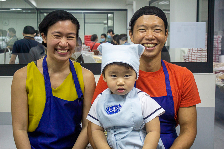 Lance's progress in communication and independence, observed by parents Lalaine and Eric, highlights their gratitude for the opportunities provided by Tzu Chi Preschool. “Thank you to all the teachers for their patience,” says Eric.【Photo by Matt Serrano】